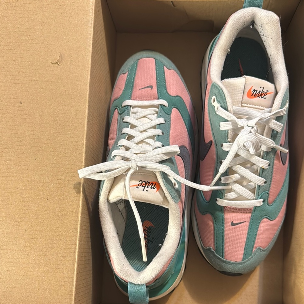 Nike Women's Air Max Dawn Pink and Teal Sneakers size 7